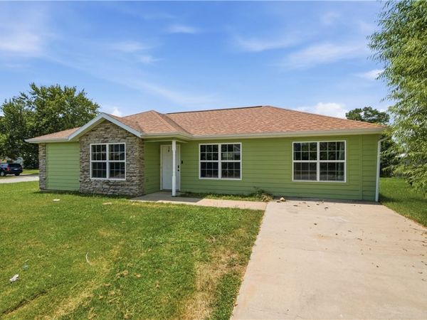 304 Estates Drive, Green Forest, AR 72638