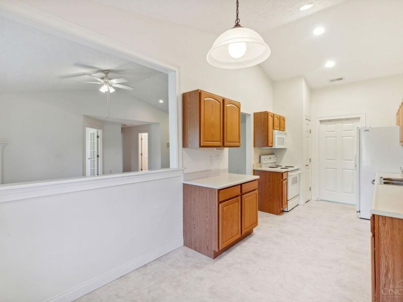 8021 Pinnacle Point Drive, Unit 204, West Chester, OH 45069 Photo 11