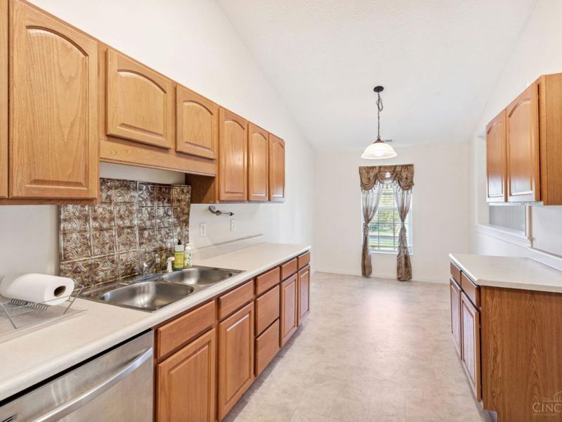 8021 Pinnacle Point Drive, Unit 204, West Chester, OH 45069 Photo 14