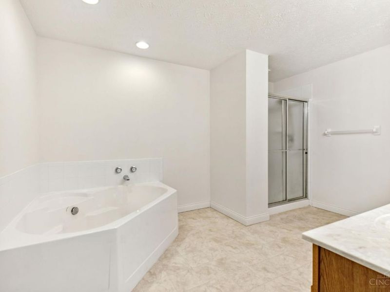 8021 Pinnacle Point Drive, Unit 204, West Chester, OH 45069 Photo 16