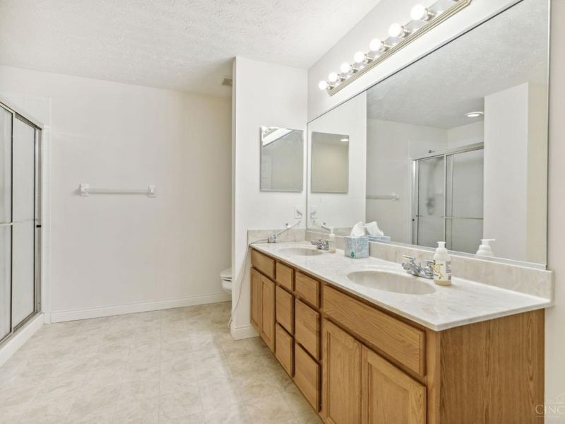 8021 Pinnacle Point Drive, Unit 204, West Chester, OH 45069 Photo 17
