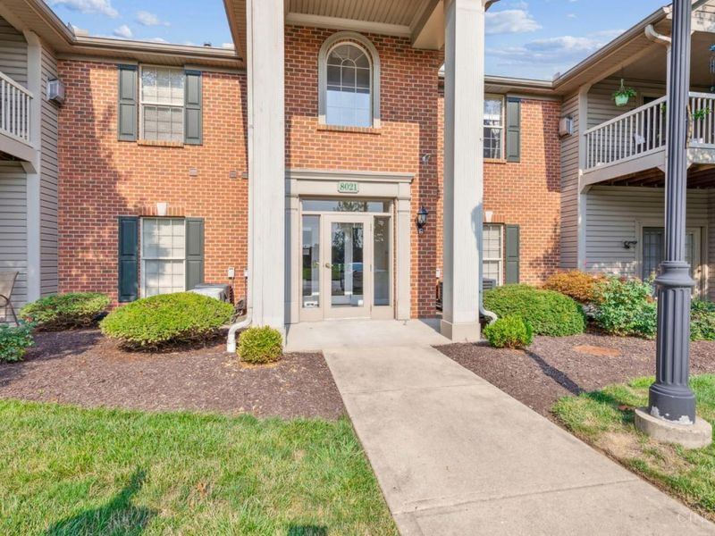 8021 Pinnacle Point Drive, Unit 204, West Chester, OH 45069 Photo 2