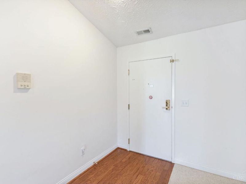 8021 Pinnacle Point Drive, Unit 204, West Chester, OH 45069 Photo 5