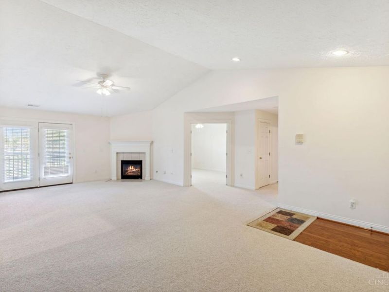 8021 Pinnacle Point Drive, Unit 204, West Chester, OH 45069 Photo 6
