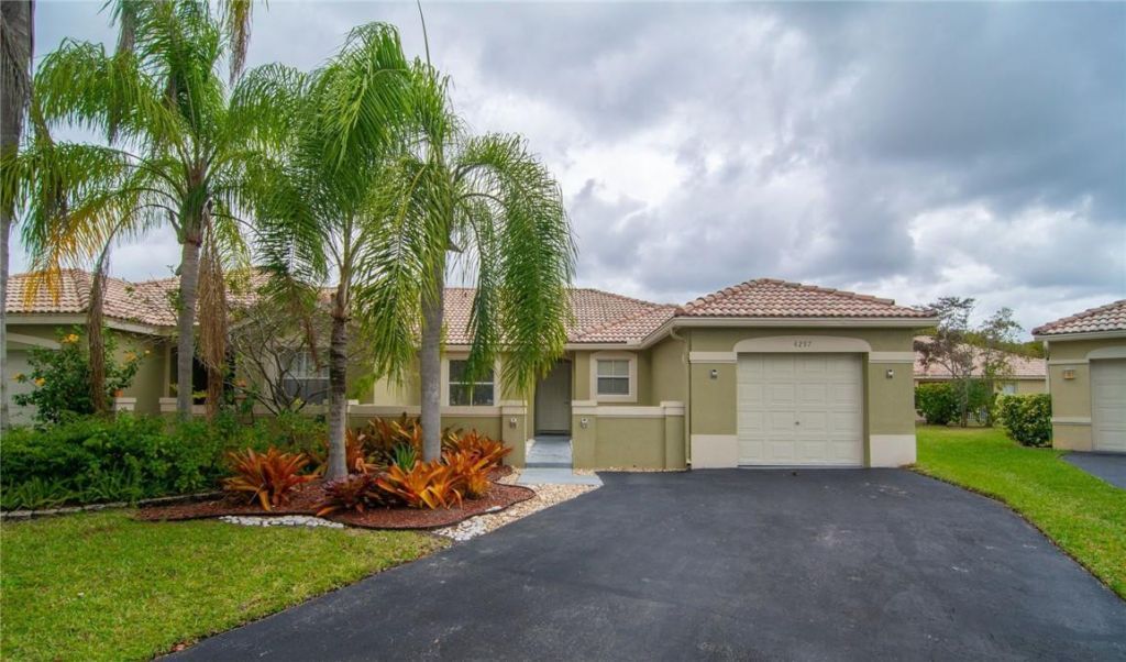 4297 Pine Ridge Court, Weston, FL 33331 Photo