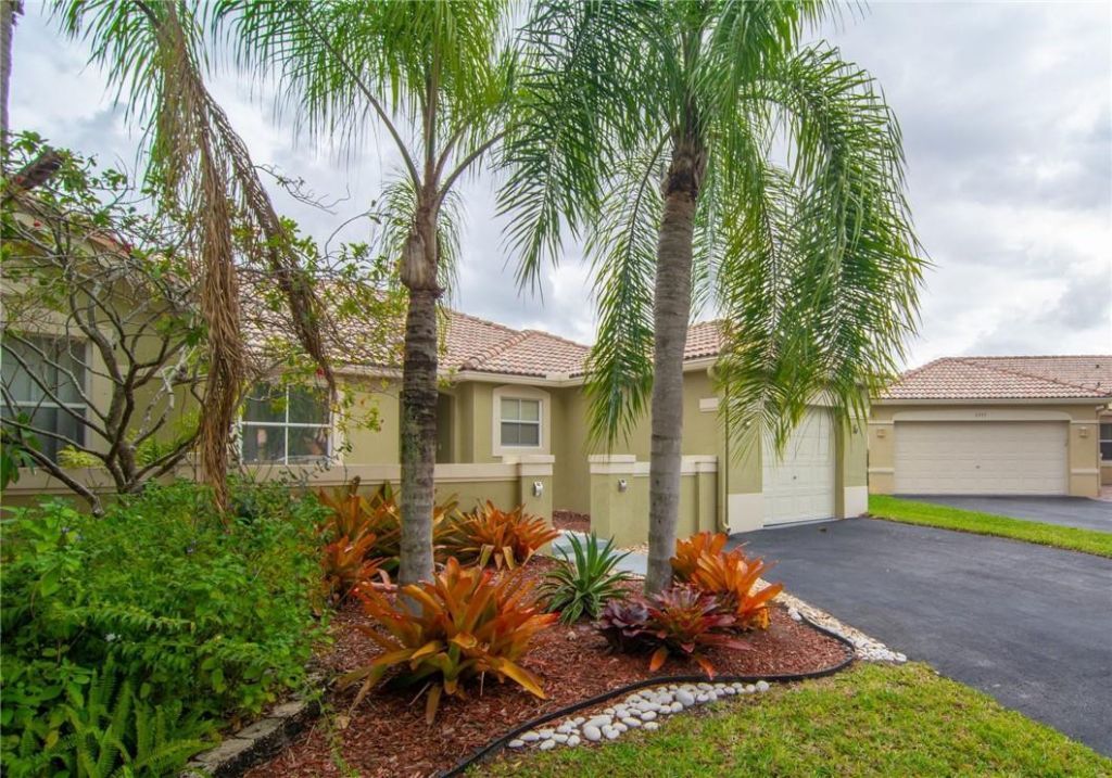 4297 Pine Ridge Court, Weston, FL 33331 Photo