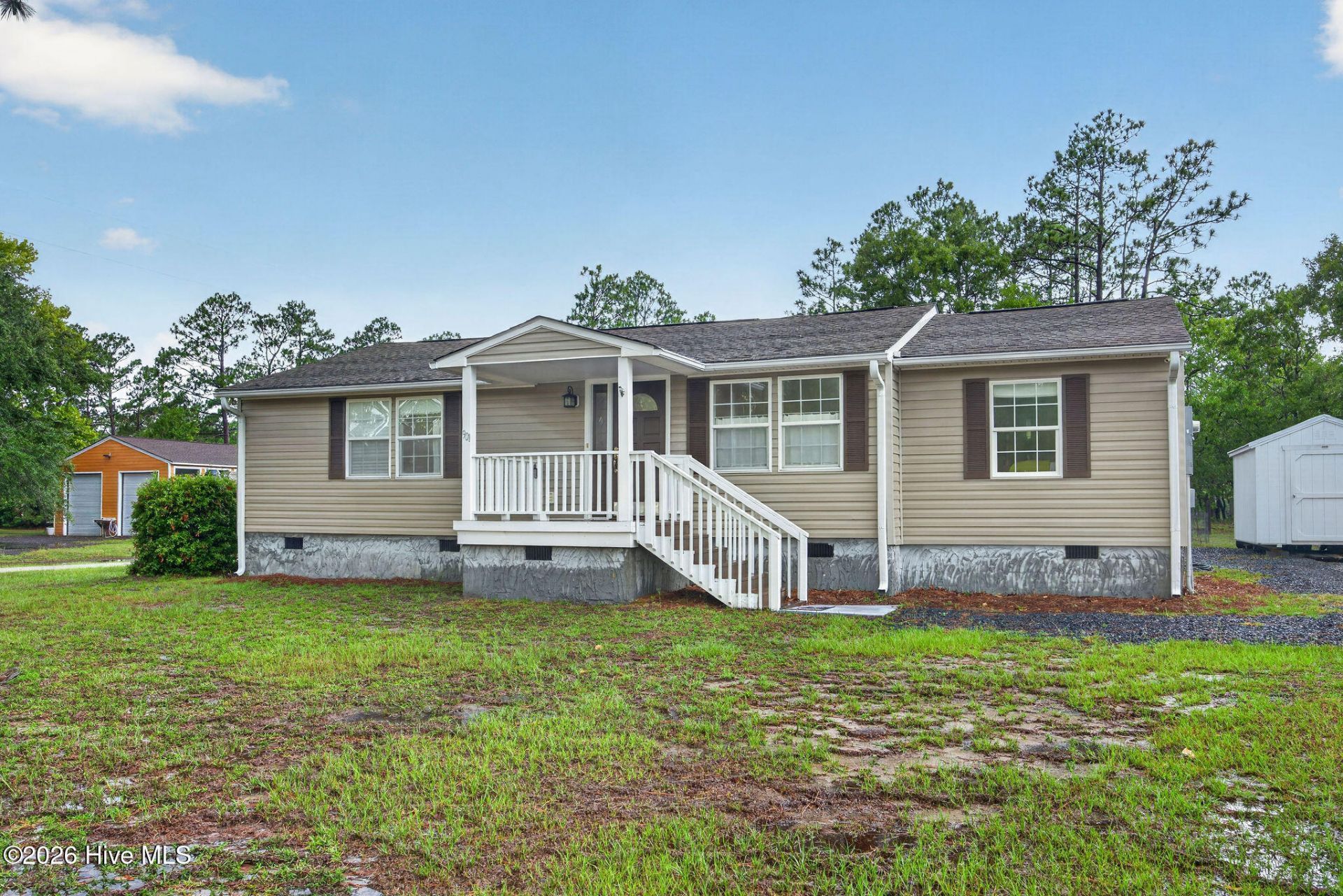 901 Cardinal Road , Southport, NC 28461 Main Photo