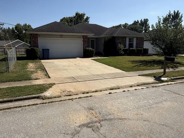 4136 Somerset Drive , Battlefield, MO 65619