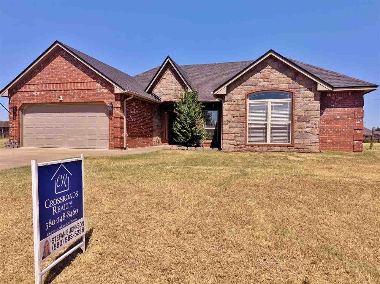 104 NE Blackberry Rd, Elgin, OK 73538 Main Photo