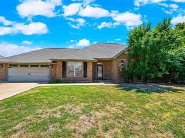 3601 NE Fieldcrest Dr, Lawton, OK 73542
