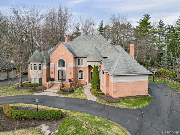 3586 Walnut Brook Drive , Rochester Hills, MI 48309