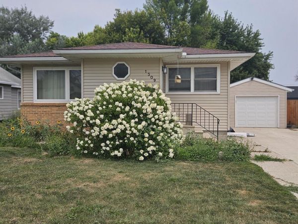 1309 E Elm Street, Algona, IA 50511