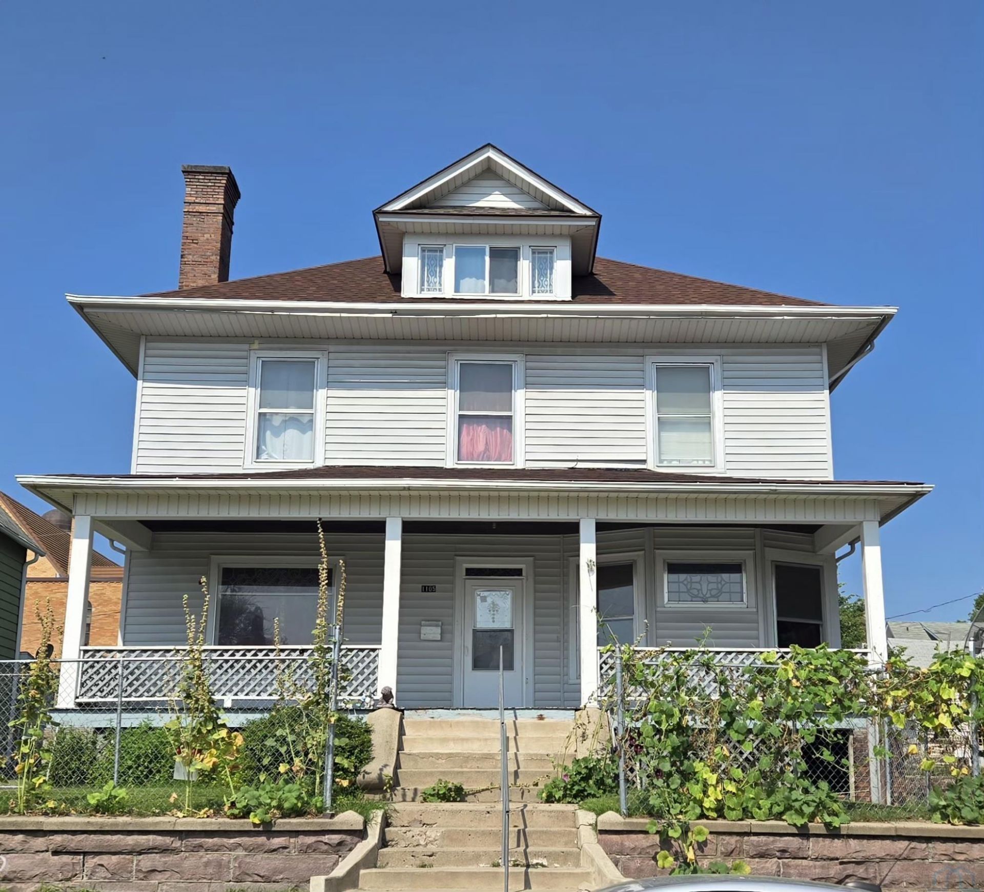 1105 JENNINGS ST Sioux City, IA 51105