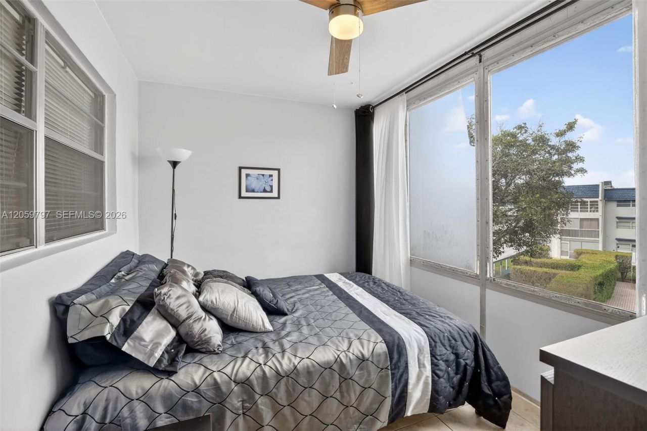 7897 Golf Circle Dr , Unit 307, Margate, FL 33063 Photo