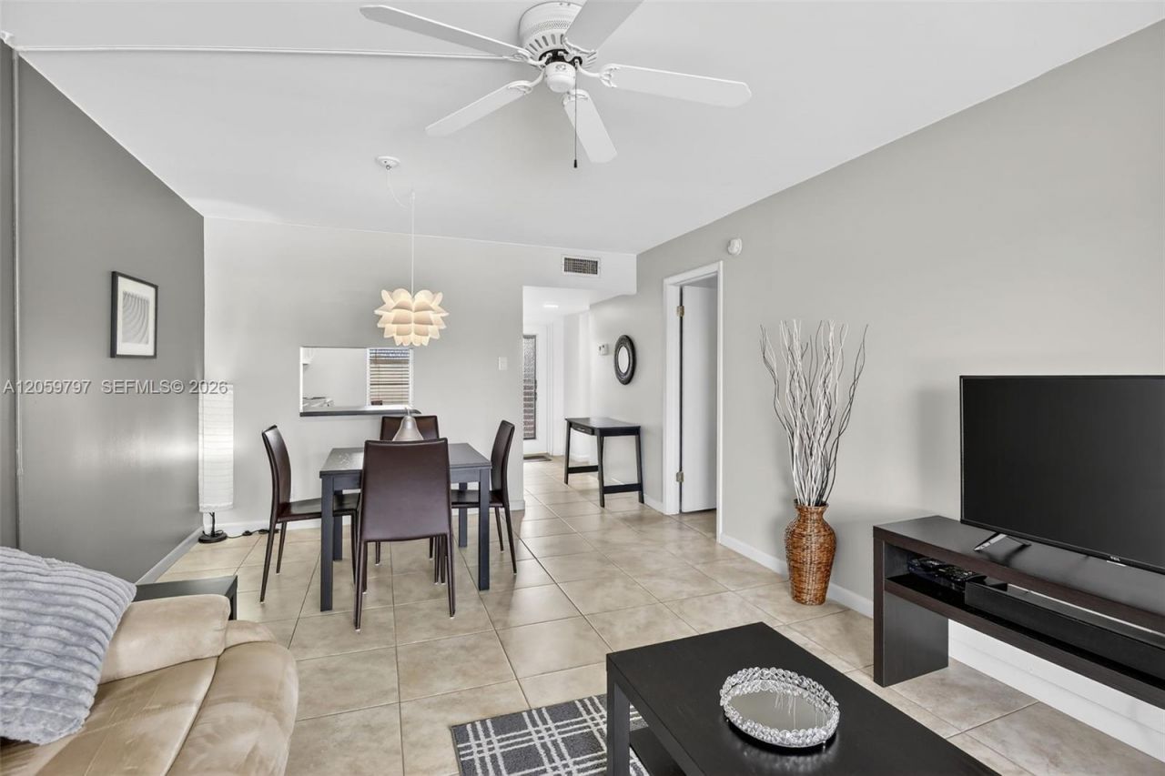 7897 Golf Circle Dr , Unit 307, Margate, FL 33063 Photo