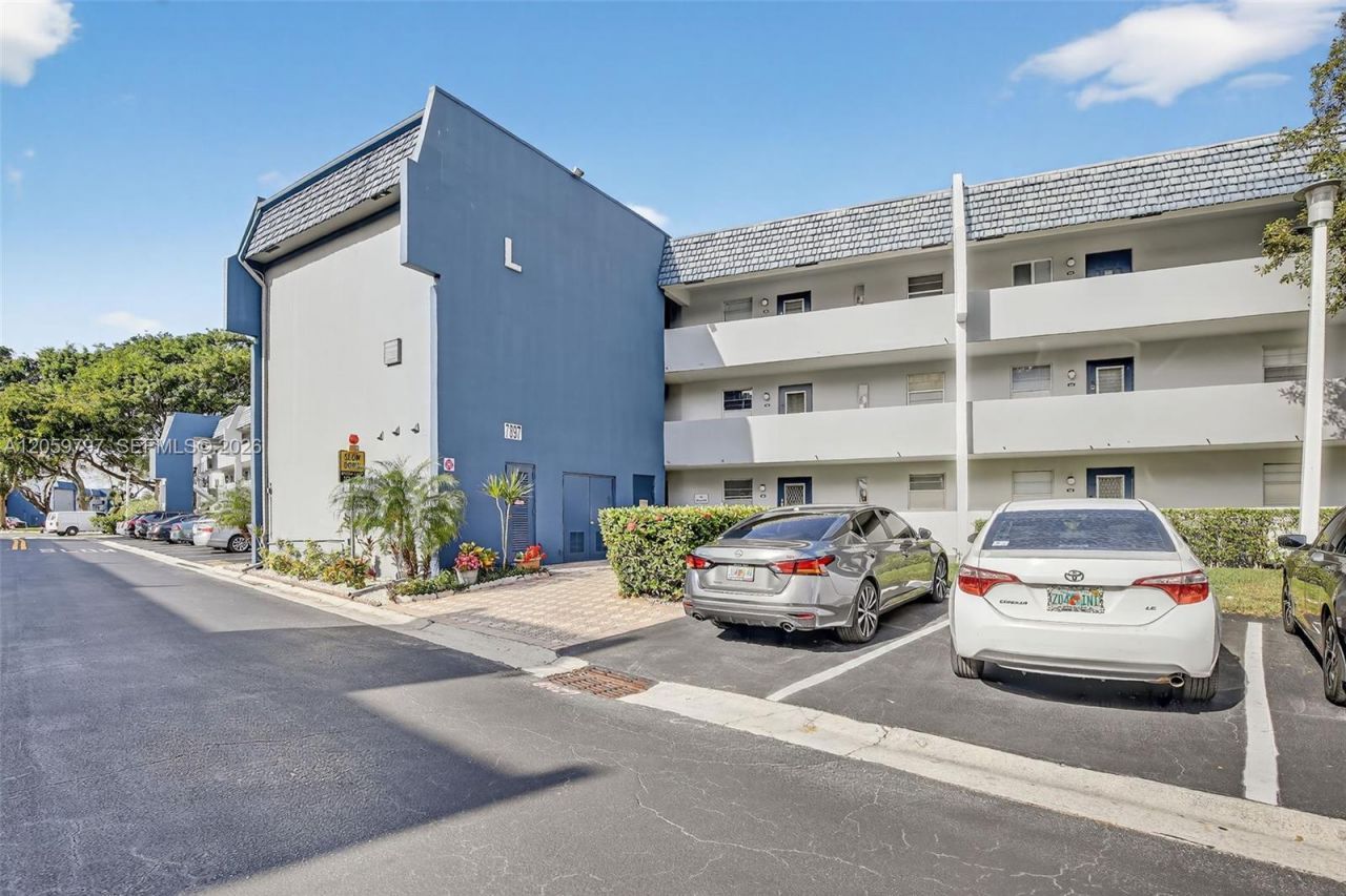 7897 Golf Circle Dr , Unit 307, Margate, FL 33063 Photo