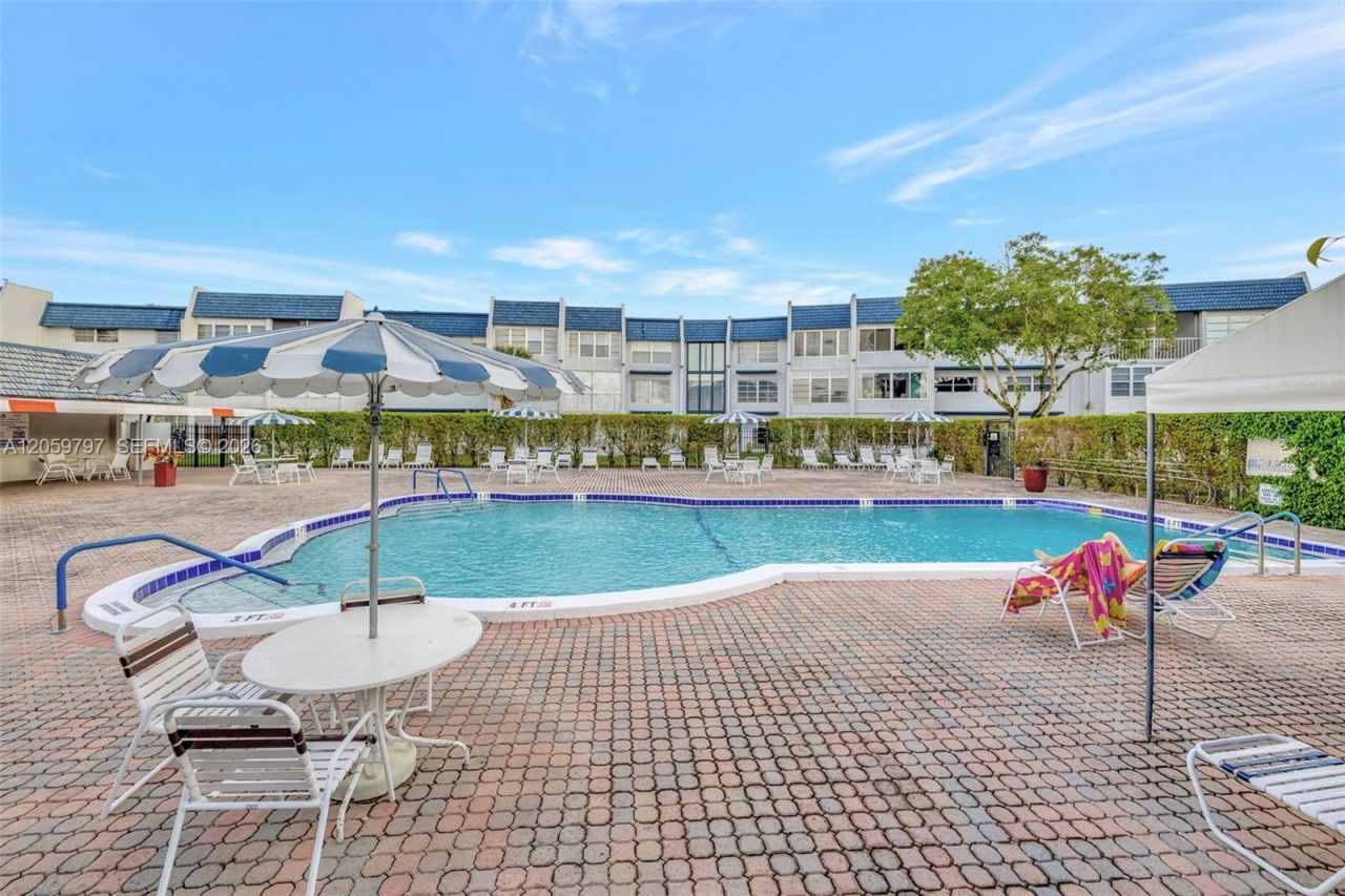 7897 Golf Circle Dr , Unit 307, Margate, FL 33063 Photo