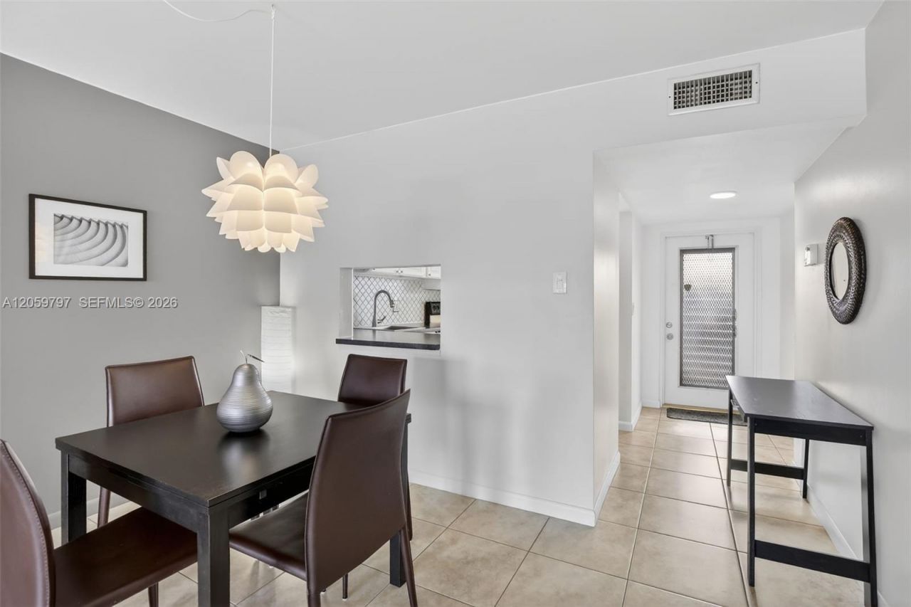 7897 Golf Circle Dr , Unit 307, Margate, FL 33063 Photo