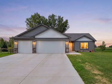 345 6th Street E, Green Isle, MN 55338