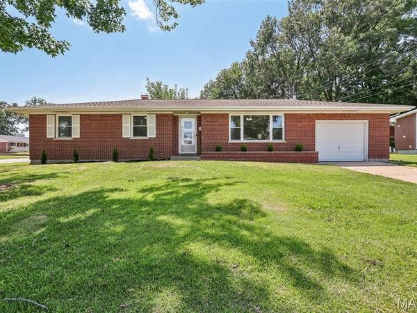 1 Elmwood Court, St Charles, MO 63301