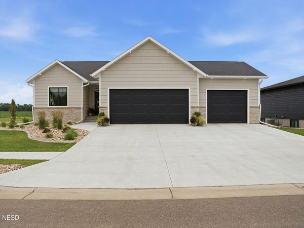 527 RYLIE DRIVE, Watertown, SD 57201