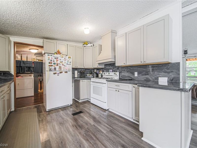 9182 Berry Road , Kensington, OH 43986 Photo 7