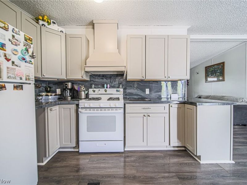9182 Berry Road , Kensington, OH 43986 Photo 8