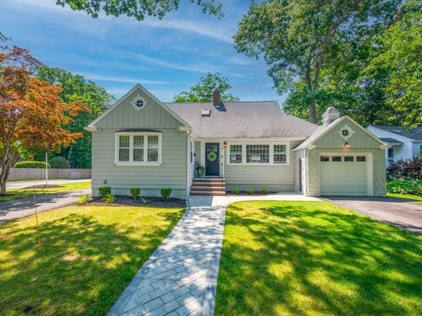 70 Berwick Pl, Norwood, MA 02062