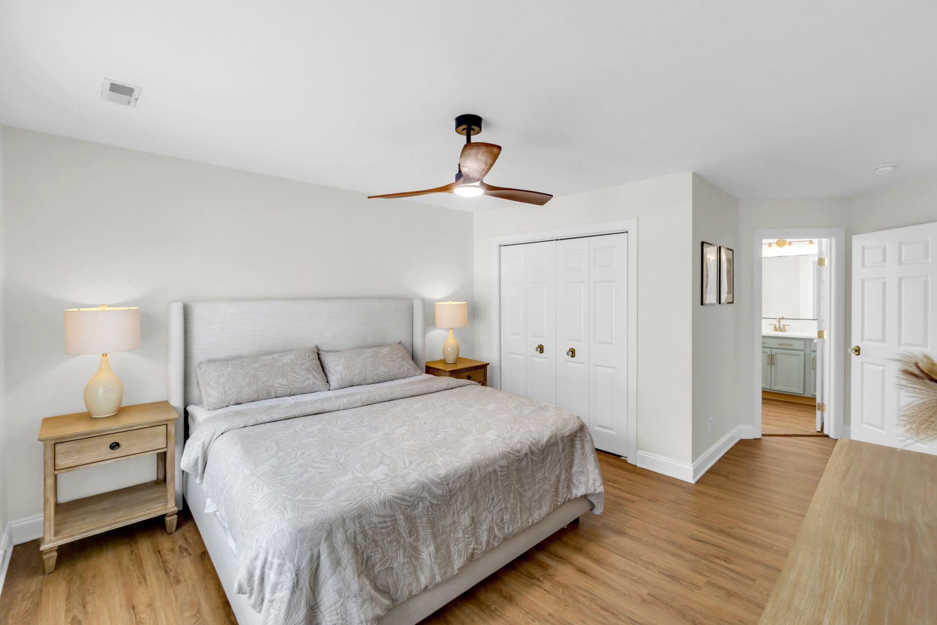 2301 N Creek Drive Photo 13