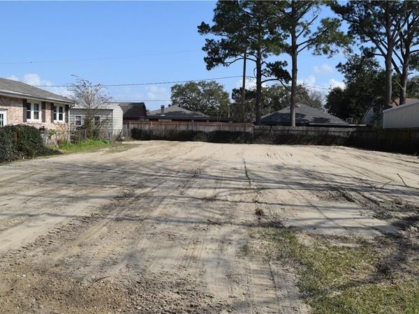 65 OK Avenue , Harahan, LA 70123