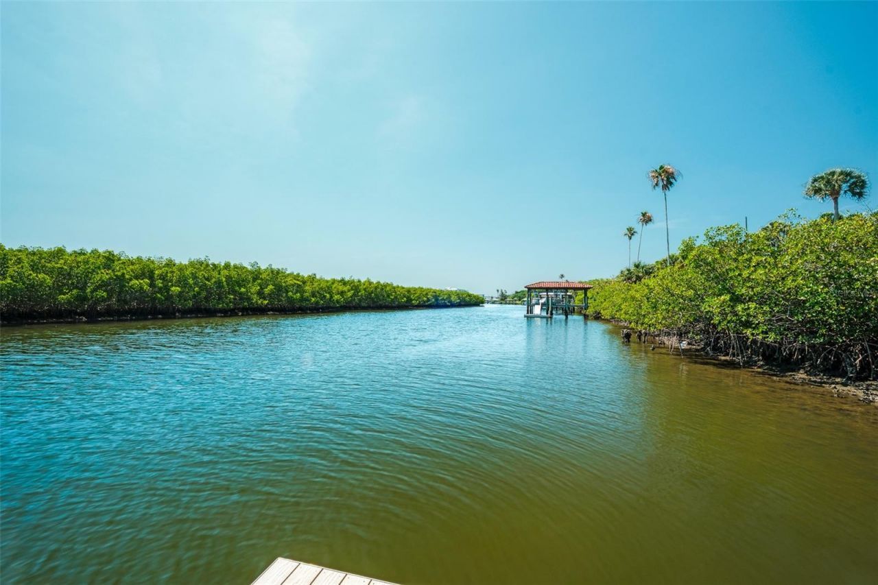 636 N Riverside Drive, New Smyrna Beach, FL 32168 Photo