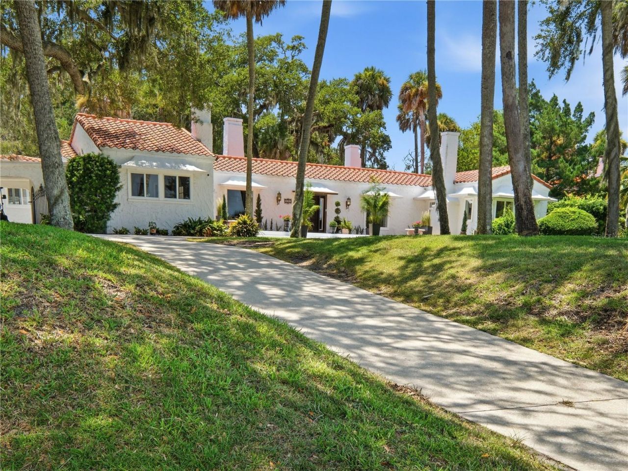 636 N Riverside Drive, New Smyrna Beach, FL 32168 Photo