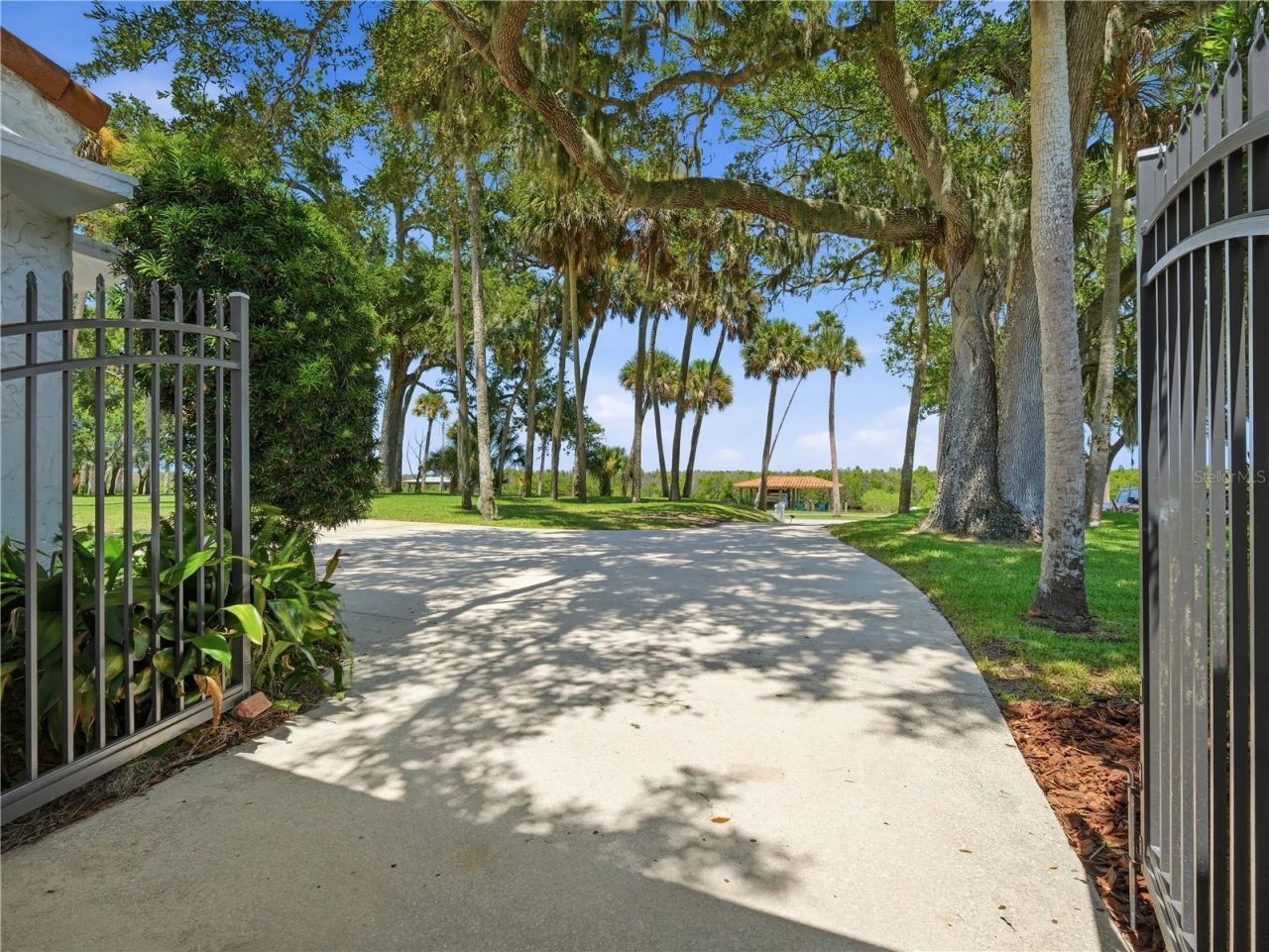 636 N Riverside Drive, New Smyrna Beach, FL 32168 Photo