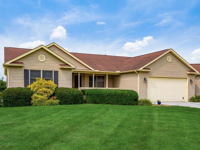 1224 Lundys Lane Road NW, Newark, OH 43055 Photo 2