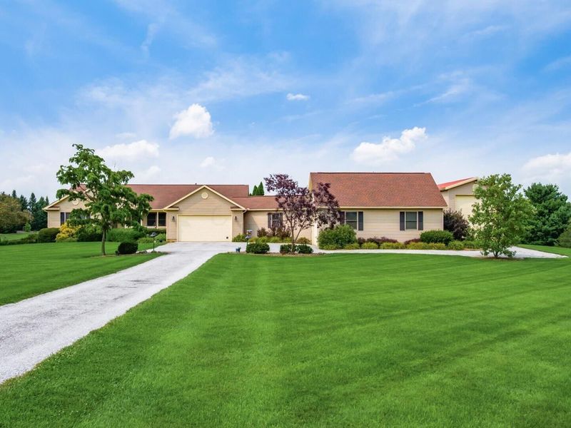 1224 Lundys Lane Road NW, Newark, OH 43055 Photo 3