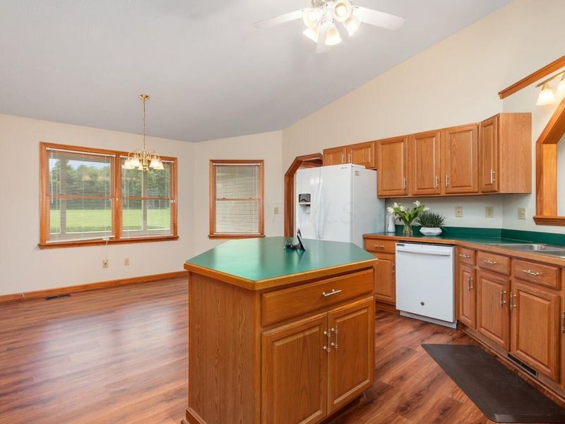 1224 Lundys Lane Road NW, Newark, OH 43055 Photo 9