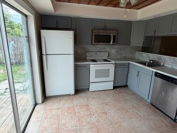 5601 Pierce Street, Hollywood, FL 33021