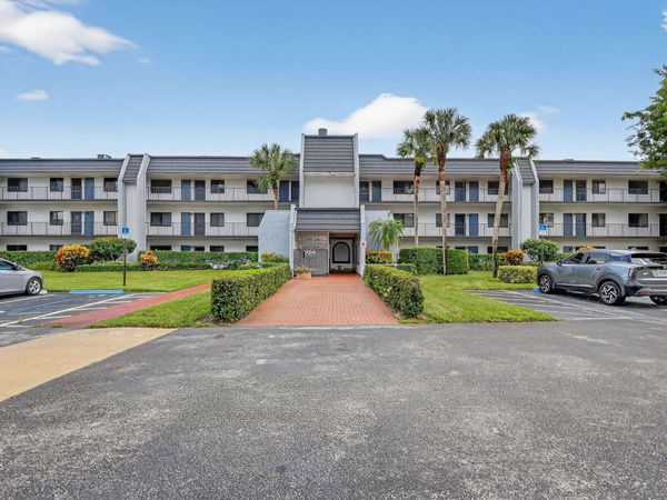 4254 D Este Court, Unit 304, Lake Worth, FL 33467