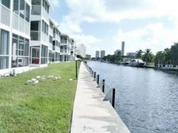 465 PARADISE ISLE Boulevard, Unit 307, Hallandale Beach, FL 33009