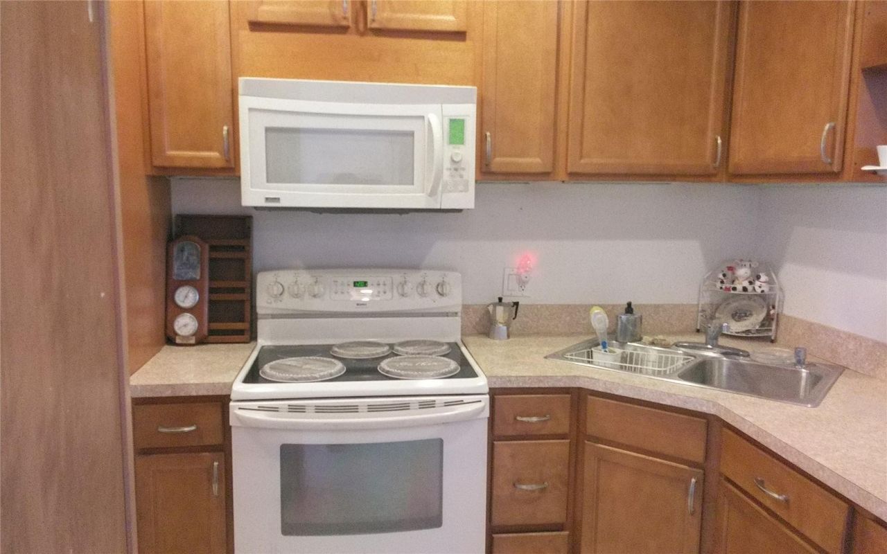 465 Paradise Isle Boulevard, Unit 307, Hallandale Beach, FL 33009 Photo