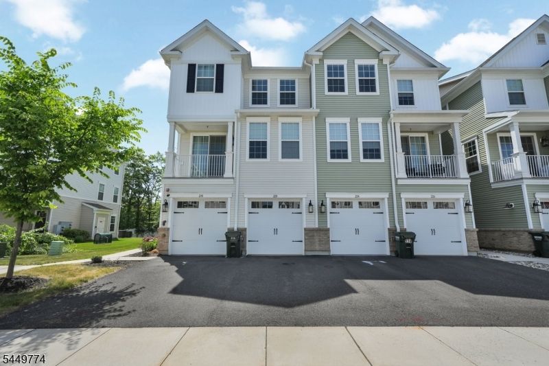 228 Park Ln, Dunellen, NJ 08812 Main Photo