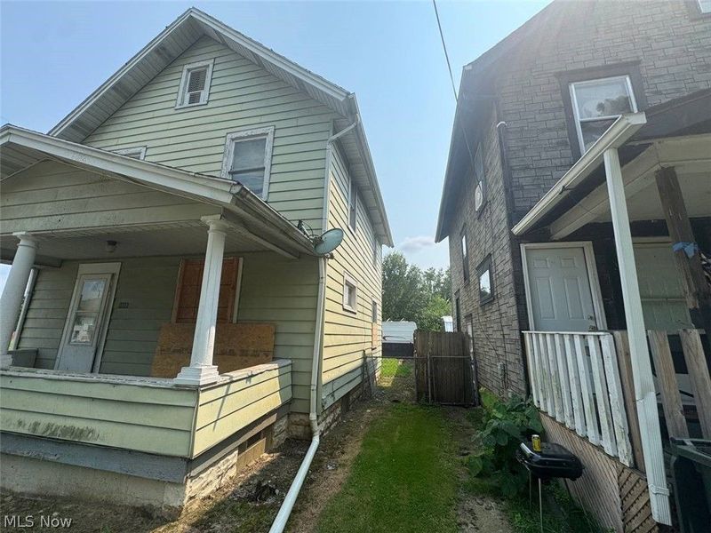 1958 4th Street NE, Canton, OH 44704 Photo 2