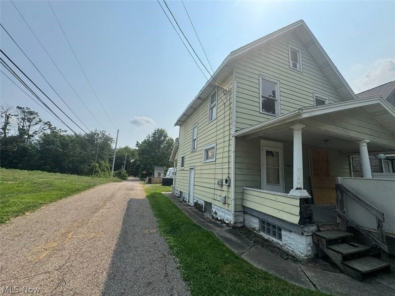 1958 4th Street NE, Canton, OH 44704 Photo 4