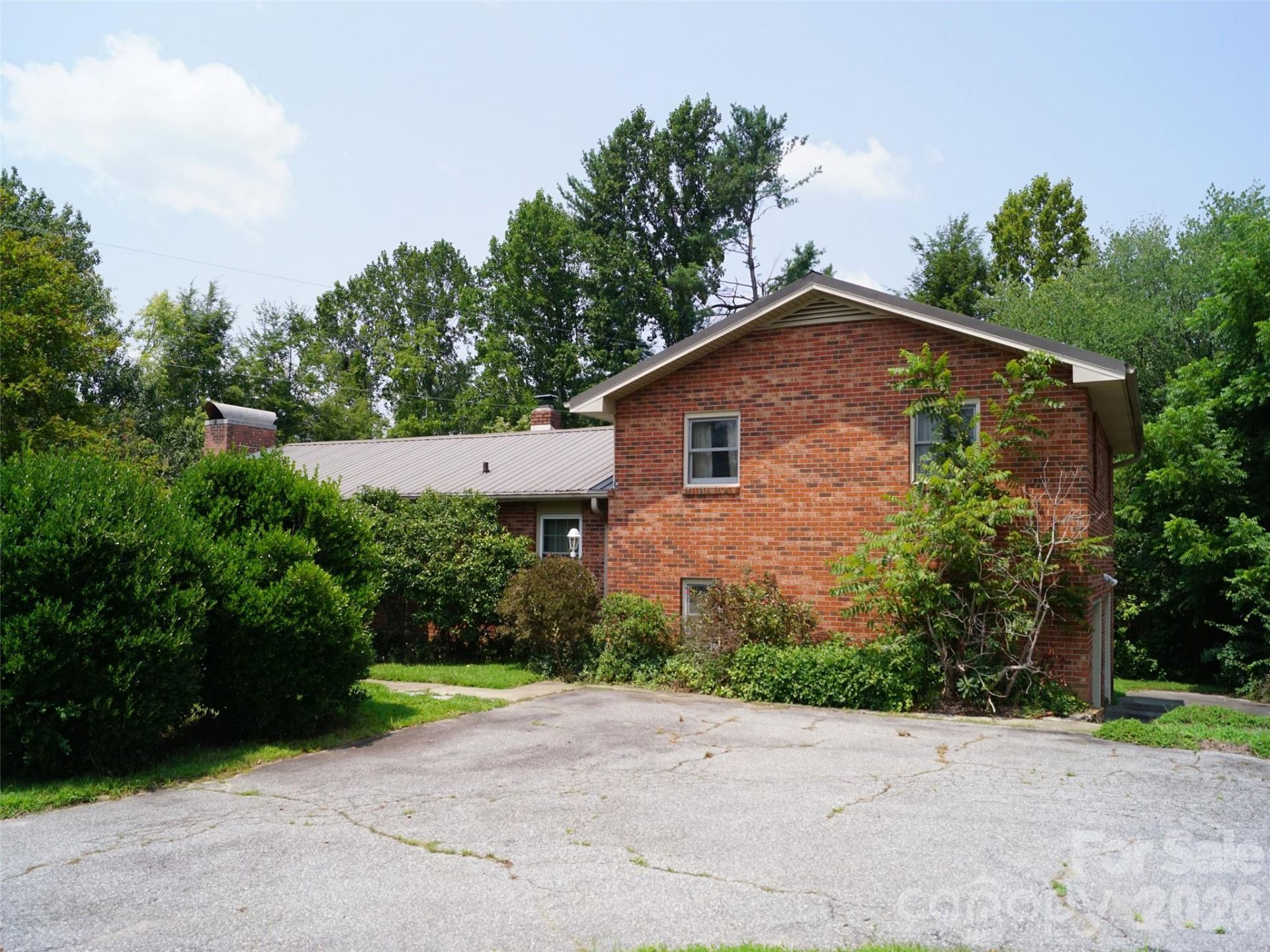 887 Upward Road, Flat Rock, NC 28731 Main Photo
