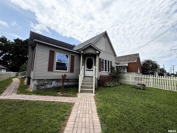 604 W MONROE Street, Herrin, IL 62948