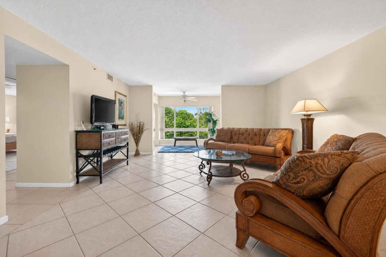 5906 Crystal Shores Drive, Unit 404, Boynton Beach, FL 33437 Photo