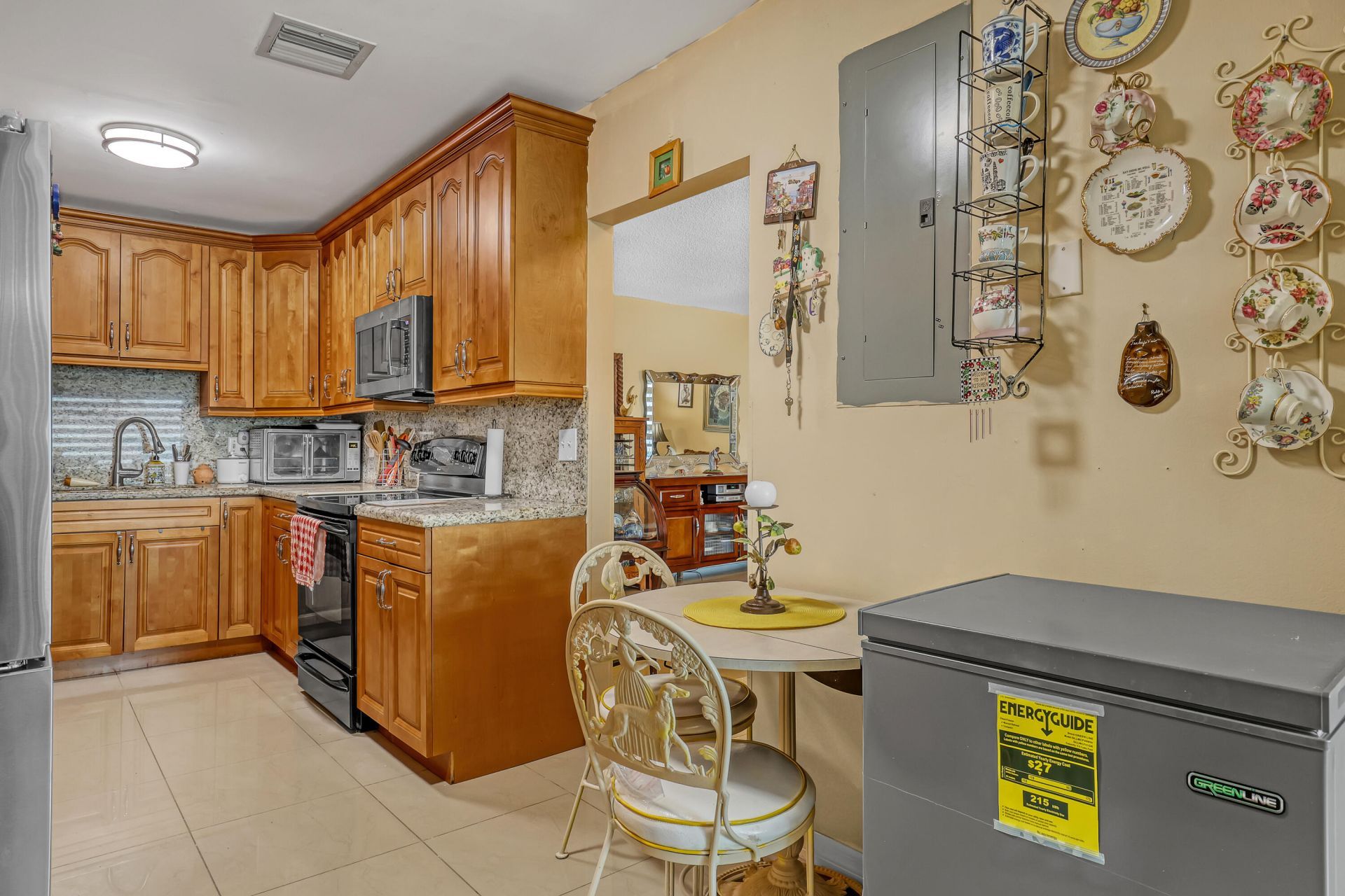 2886 Fernley Drive E, Unit 5, West Palm Beach, FL 33415 Photo