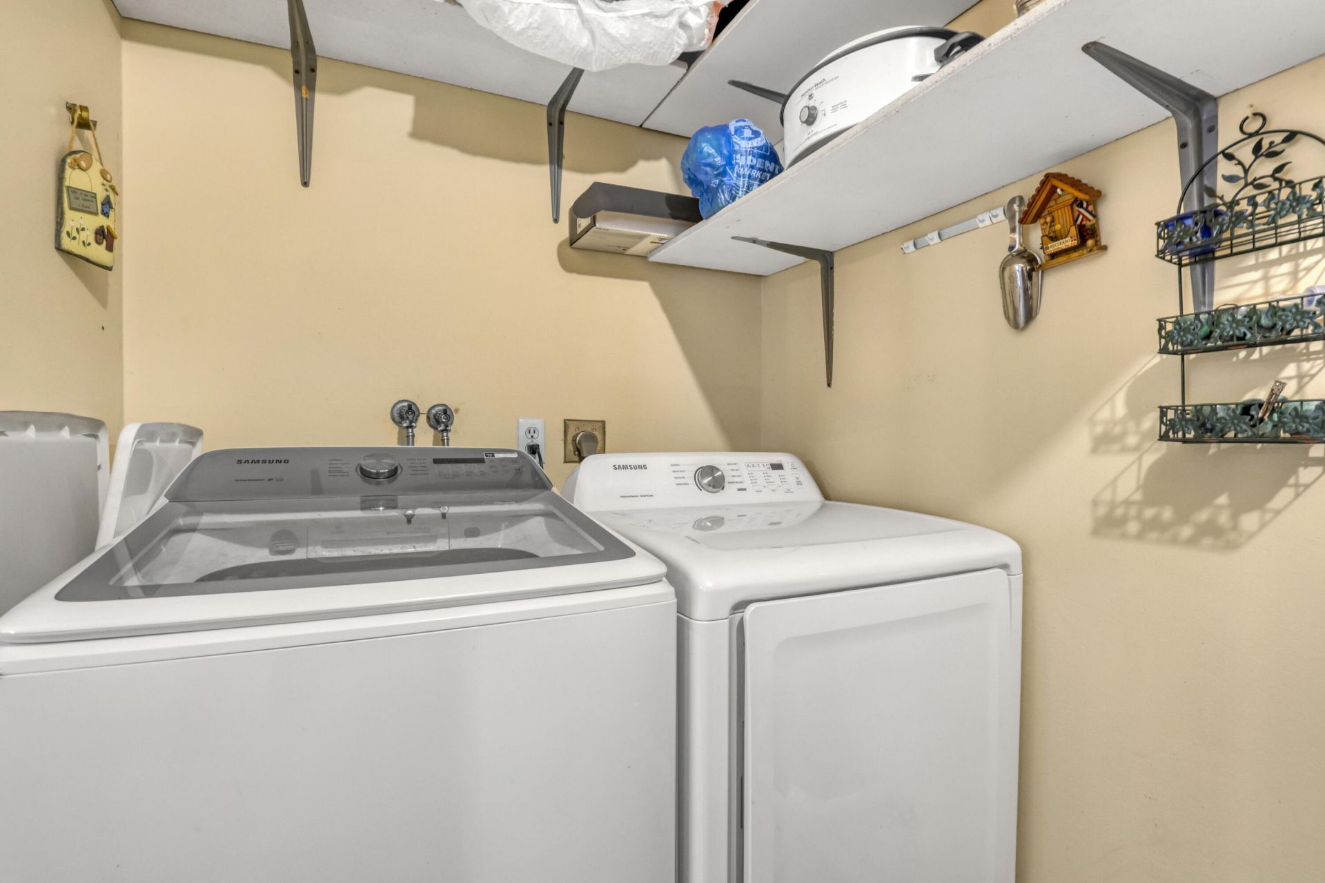 2886 Fernley Drive E, Unit 5, West Palm Beach, FL 33415 Photo