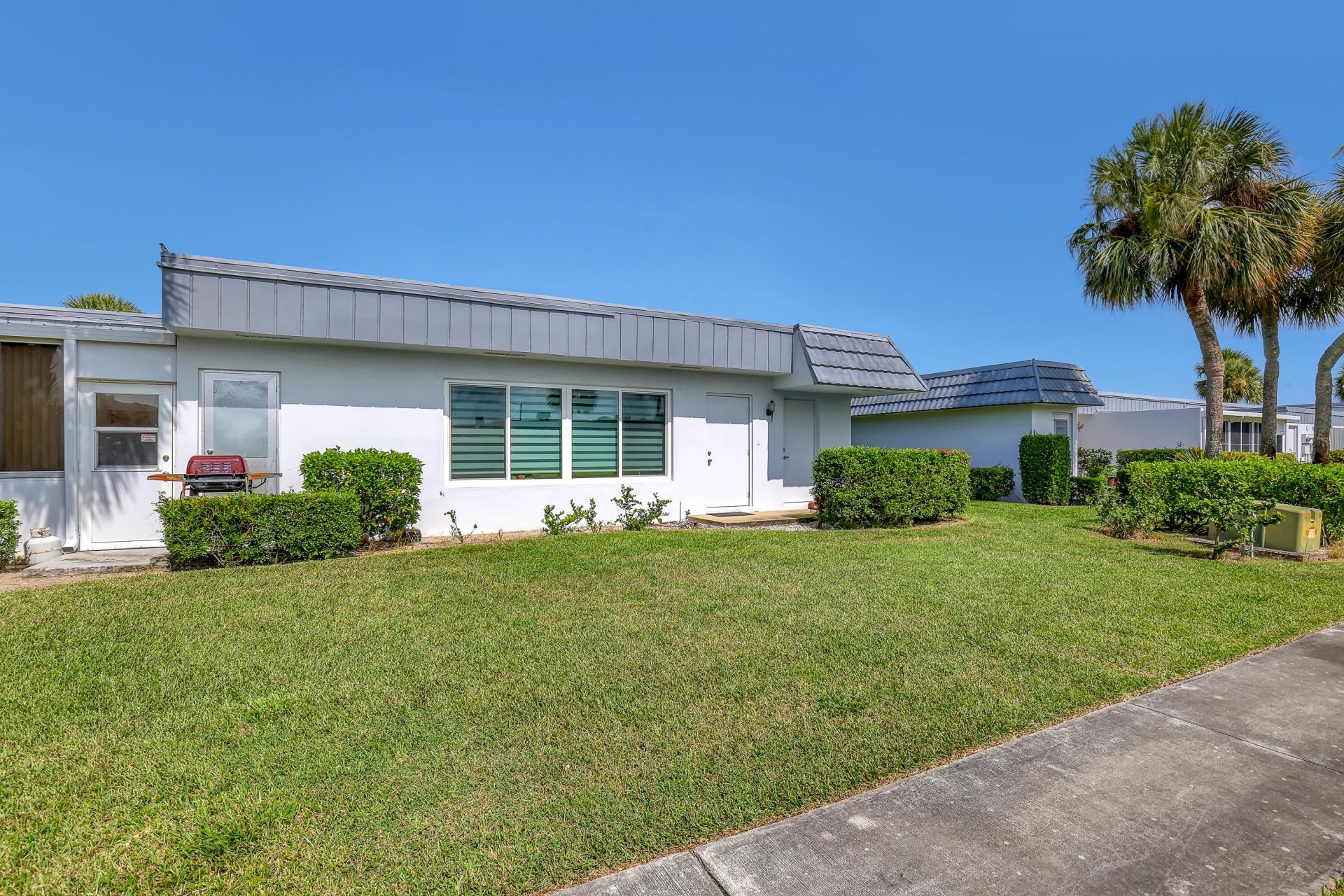 2886 Fernley Drive E, Unit 5, West Palm Beach, FL 33415 Photo