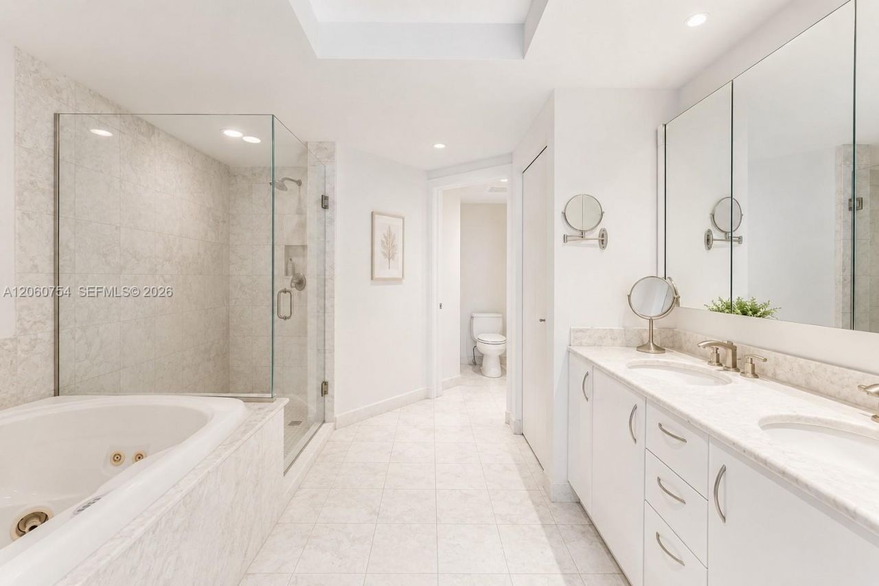 1331 Brickell Bay Dr, Unit 2805, Miami, FL 33131 Photo